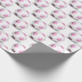 roze en witte voetballen cadeaupapier (Hoek)