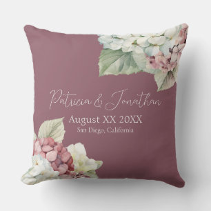 Roze en witte waterverf hortensia bloemen op bloze kussen