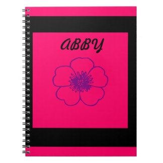 roze en zwarte fotolaptop. notitieboek