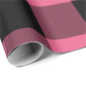 Roze en Zwarte Geruite Vierkanten Buffalo Plaid Cadeaupapier (Rol Hoek)