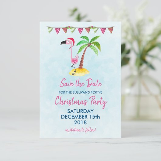 Roze flamingo in een kerstmuts | Feest Opslaan Dat Kaart (Staand voorkant)