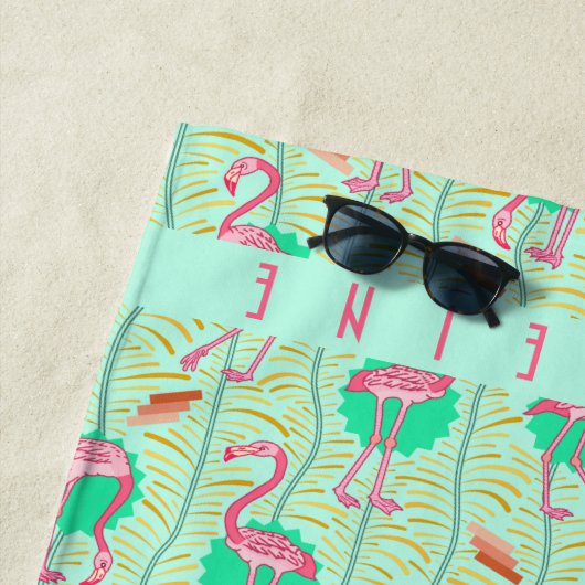 Roze Flamingo Tropical Art Deco Retro Green Custom Strandlaken (In situ)