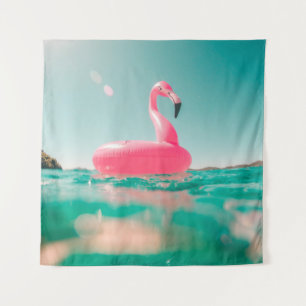 Roze flamingo zwemring op waterlichaam in zomer wandkleed