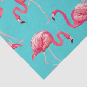 Roze flamingvogels op de achtergrond van turkooize tissuepapier (Detail)