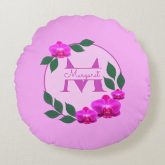 Roze florale  gepersonaliseerde naam initiaal rond kussen