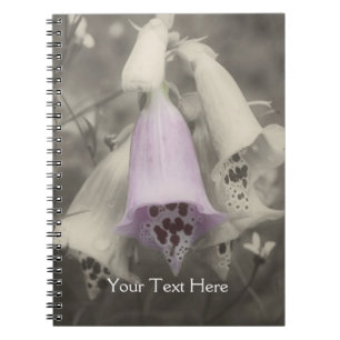 Roze foxglove-ventilator in zwart-wit Notitieboek