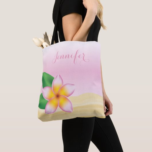 Roze Frangipani-ventilator met persoonlijke naam Tote Bag (Dichtbij)