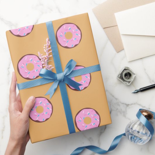 Roze geglazuurde chocolaatdonut cadeaupapier (Geschenken)