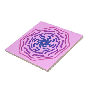 Roze geglazuurde donutstijl en gebogen decoratieli tegeltje