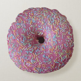 Roze geijkte donuts rond kussen