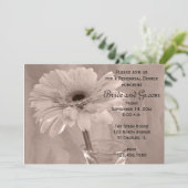 Roze gekleurde Daisy Wedding Rehearsal Kaart (Staand voorkant)