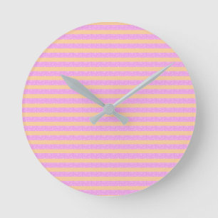 Roze geometrisch ronde klok