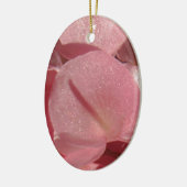 Roze geranium: bijna stevig lichtroze keramisch ornament (Links)