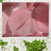 Roze geranium: bijna stevig lichtroze theedoek (Gevouwen)