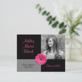 Roze Gerbera Foto Afstuderen Uitnodigen Kaart (Staand voorkant)