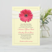 Roze Gerbera met uitnodiging van Ivory Ribbon (Staand voorkant)