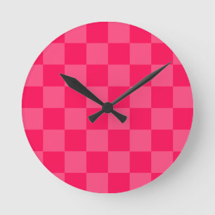 Roze geruite achtergrond ronde klok
