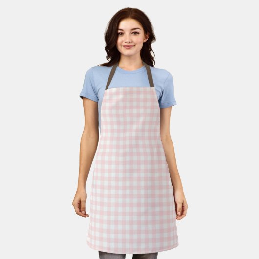 Roze gingham-patroon over Apron Schort (Gedragen)