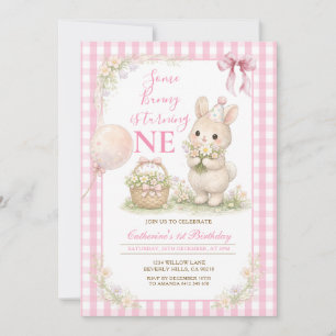 Roze Gingham Some Bunny Is Turning One Verjaardag Kaart