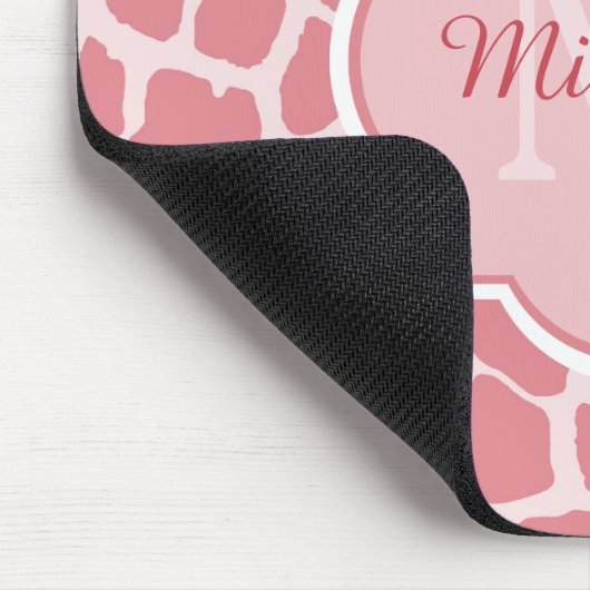 Roze Giraffe patroon met monogram en naam Muismat (Hoek)