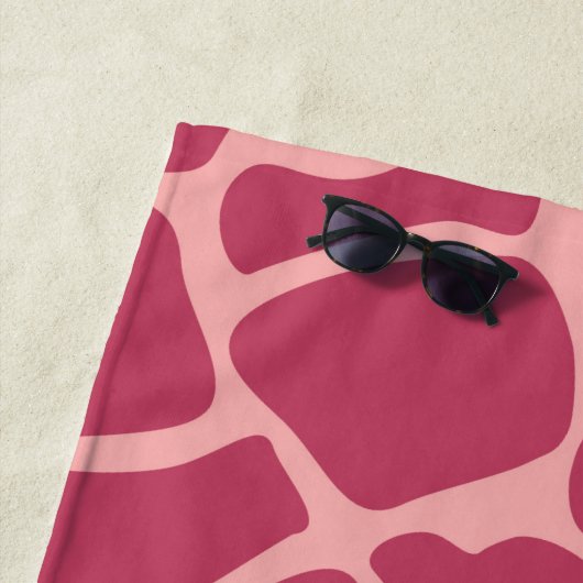 Roze Giraffe Patroon Strandlaken (In situ)