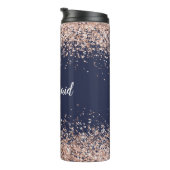Roze glitter op Navy Blue Bridesmaid Name Thermosbeker (Geroteerd rechts)