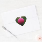 Roze Golfbal op een golfbaan in een berg Hart Sticker (Envelop)