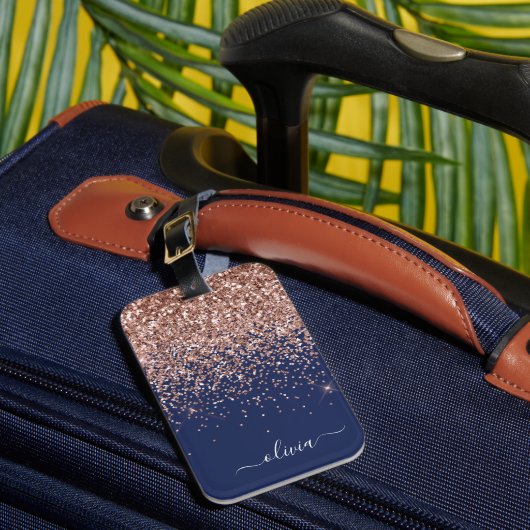 Roze Goud Navyblauw Glitter Monogram Bagagelabel (Voorkant Insitu 1)