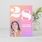 Roze Gradiënt 28e verjaardag uitnodiging Retro Fot (Staand voorkant)