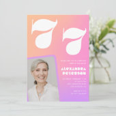 Roze Gradient 77e verjaardag uitnodiging Retro Fot (Staand voorkant)