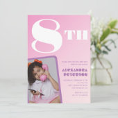 Roze Gradiënt 8e verjaardag uitnodigingen Meisje F (Staand voorkant)