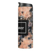 Roze Graniet Rock Textuur met Naam en Monogram Thermosbeker (Geroteerd rechts)