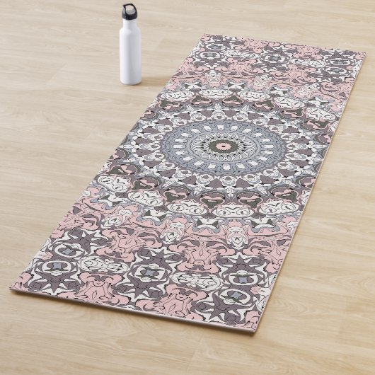 Roze grijs en wit mandala patroon yogamat (In situ)