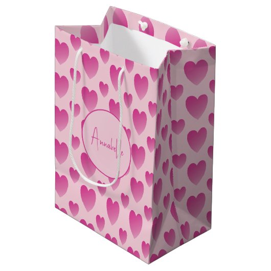 Roze harten gepersonaliseerd medium cadeauzakje (Voorkant Gekanteld)