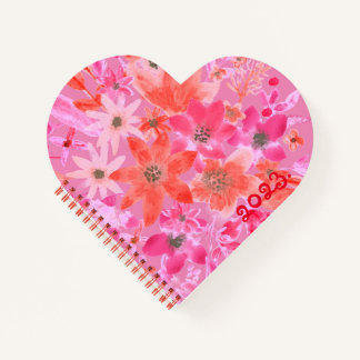 Roze hartvormig notitieboek