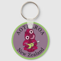 Roze Hei Tiki die ukelele speelt