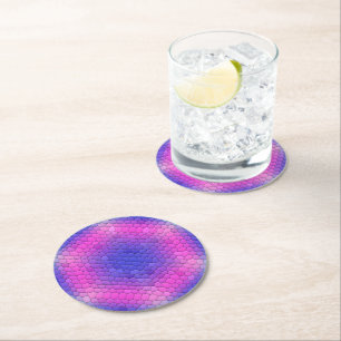 Roze hexagon-mozaïek op een blauwe gradiënt ronde kartonnen onderzetter