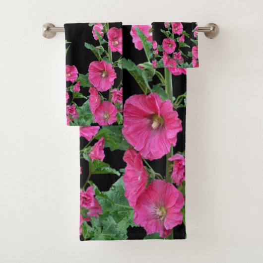 Roze Hollyhocks op Black Bad Handdoek (Insitu)