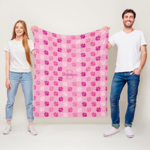 Roze hondenpoten samen met monogram en naam fleece deken