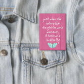 Roze hout met opwindende Butterfly Quote Button (Insitu)