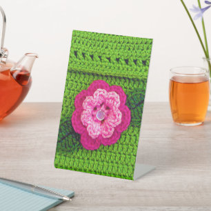 Roze Hues Bloed Green Leaf Designer Crochet Print Reclamebord Met Voetstuk