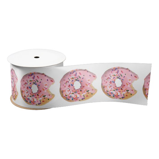 Roze ijsdonut op wit lint (Spoel)