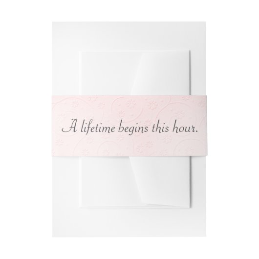 Roze in reliëf met de uitnodiging van het Citaat v Uitnodigingen Wikkel (Voorkant Voorbeeld)