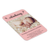 Roze introduceert het pasgeboren meisje rond de vl magneet (Rechterzijde)