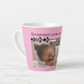 Roze introverte meme latte Mok (Linkerhoek)