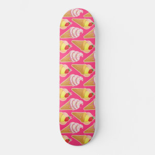 Roze Kawaii-patroon met aardbeienijs Skateboard