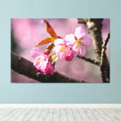 Roze Keroza bloesems aan een boom in de lente Canvas Afdruk (Insitu (Houten vloer))
