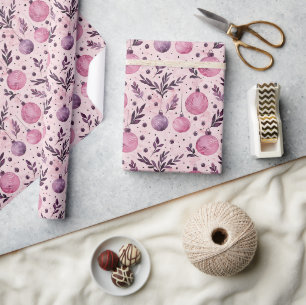 Roze Kerst Ornament Patroon met Winter Foliag Cadeaupapier