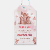 Roze kersthuis eerste verjaardag cadeaulabel (Voorkant)