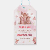 Roze kersthuis eerste verjaardag cadeaulabel (Achterkant)